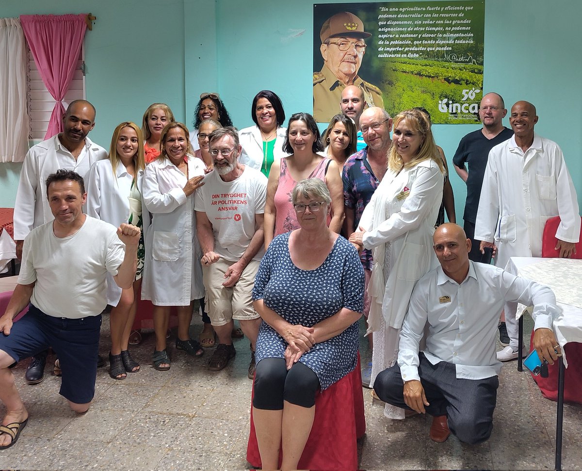 Die Cuba sí-Brigade hatte die Ehre, mit einer Delegation der Henry-Reeve-Ärztebrigade den Abend zu verbringen. Die GenossInnen waren in folgenden Ländern: Angola, Venezuela, Aserbaidschan, Bolivien, Haití, DomRep, Jamaika, Trinidad&Tobago, Katar, Brasilien,