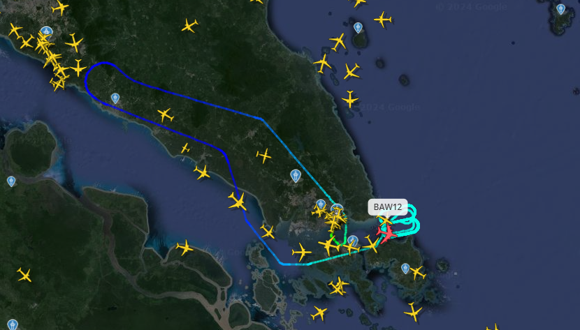 dannews's tweet photo. #BA12 Now in its 4th hour of circling after returning to Singapore https://t.co/aIbi7dozMu