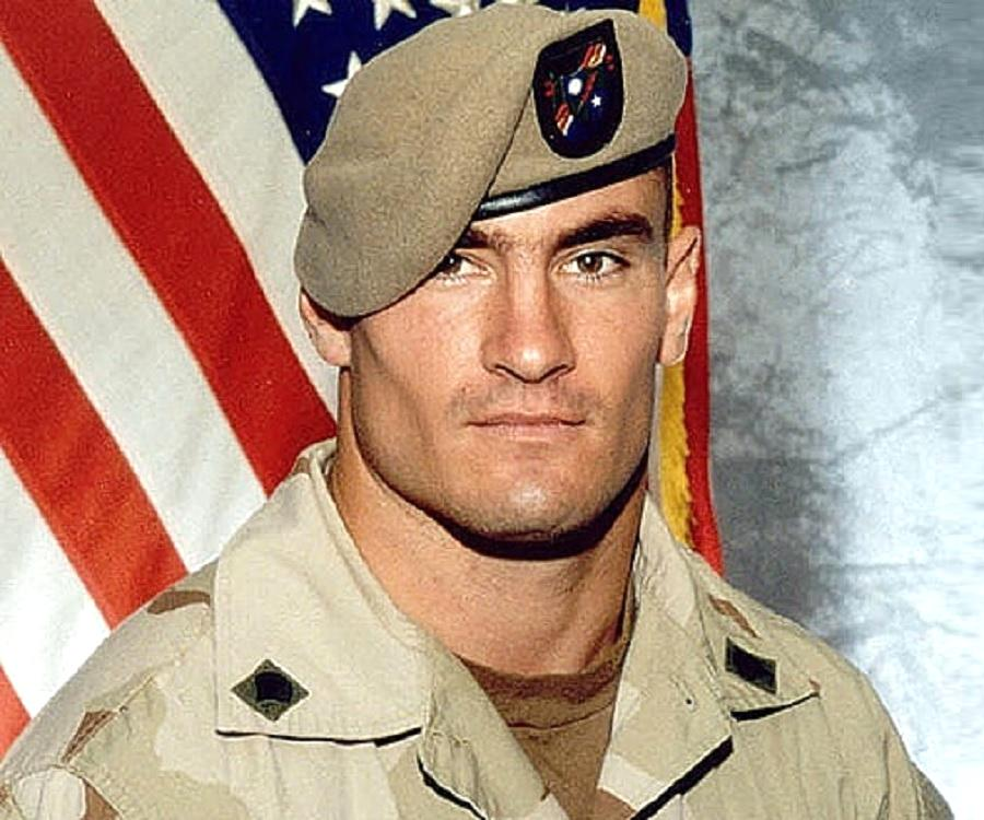 Arizona Cardinals Pat Tillman died 20 years ago today. He left millions of dollars in the NFL to serve his country as an Army Ranger. RIP 🙏🙏🙏