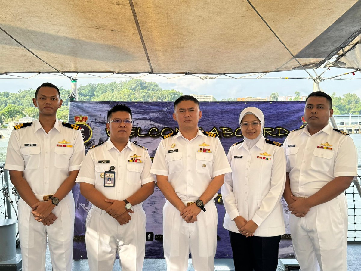 Majlis Serah Terima Tugas Pegawai Peperangan Atas Air, Pegawai Latih dan Pegawai Peperangan Elektronik yang telah di sempurnakan oleh Pegawai Memerintah KD TEGUH SAMUDERA.