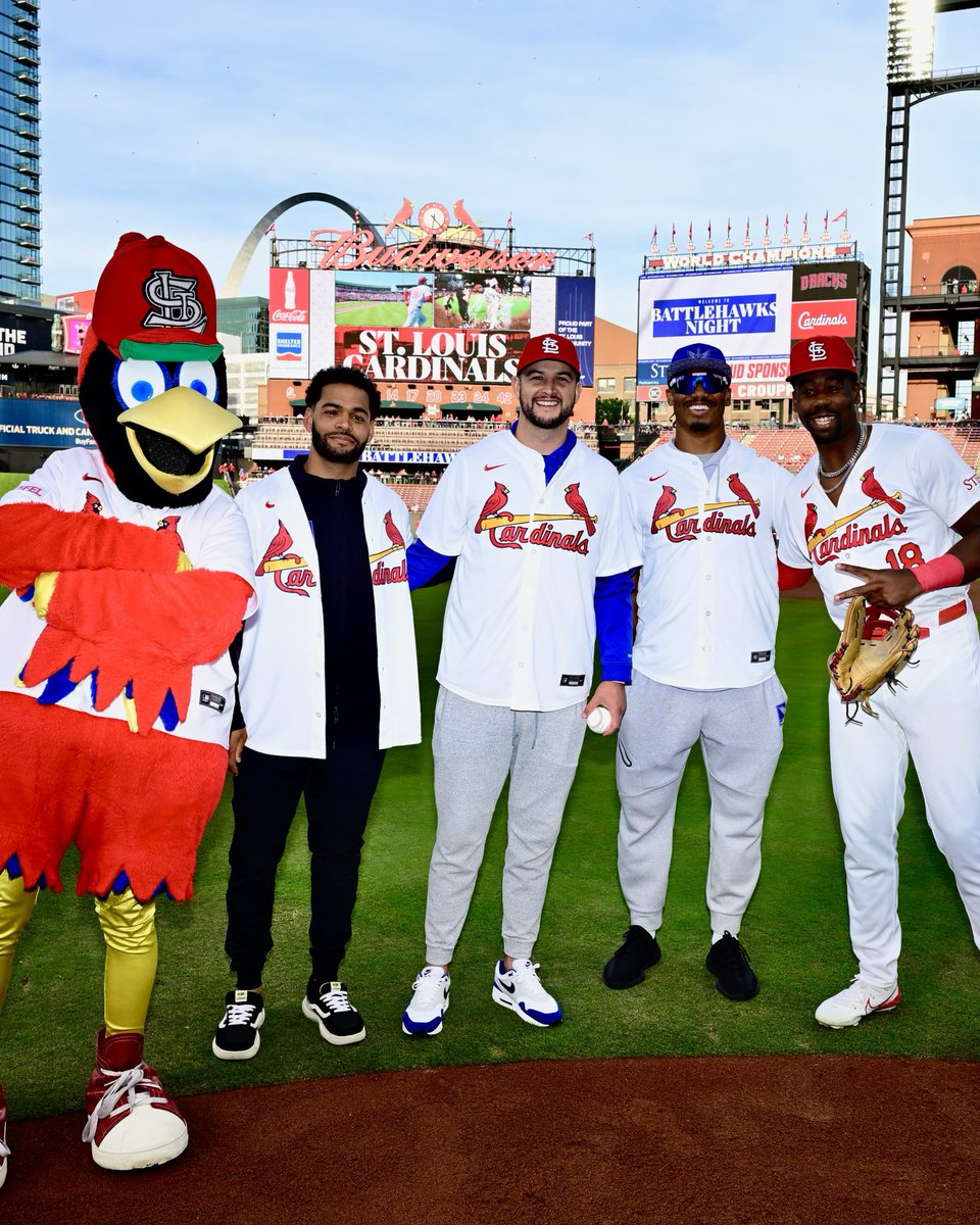 BattlehawksUFL's tweet image. battlehawks night at the ballpark 🤩

thanks for having us, @Cardinals!