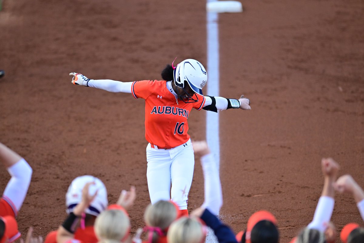 AuburnSoftball tweet picture