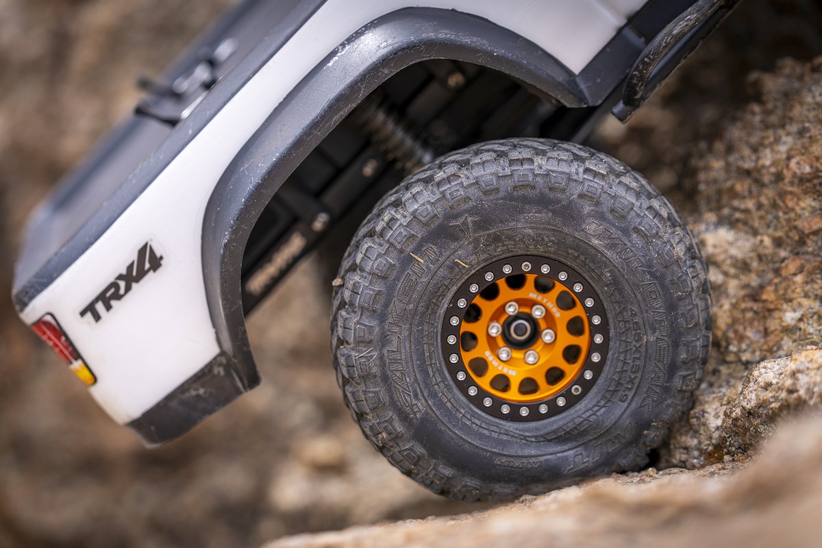 Whether full-size or a @VanquishProduct 1.9, the Falken #WildpeakMT is hard to beat on the rocks. Where did you go wheeling this past weekend Photos/Owner: @cdealva #scalecrawler #vanquishproducts #Falken #FalkenTire #FalkenTires #FalkenOffroad #Falkenspotting