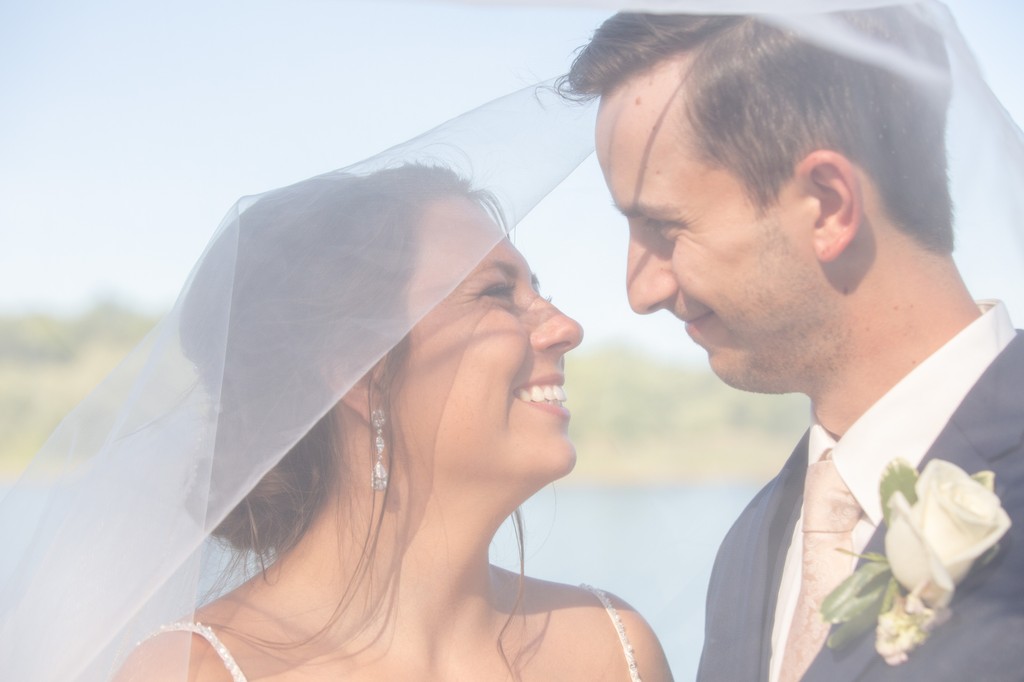 📸Loving these sunny day veil shots!💖
.
#weddingwire #modernbride #brides #weddingfashion #married #bride #realwedding #weddingphotographer #weddingphotography #weddingday #beautiful #groom #weddingdress #love #couple #rusticwedding #weddinggown #weddingceremony