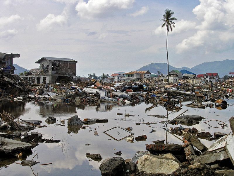 The 2004 Indian Ocean #tsunami was highly destructive, killing 228,000 people across 14 countries and causing damage totalling nearly US$10 billion. Learn more about this disaster and the recovery efforts here: buff.ly/3UjyIHe 📷 OCHA/Robert Turner