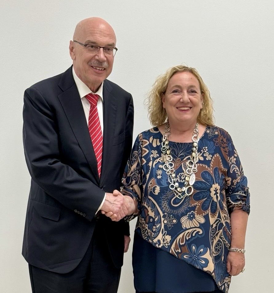 USG Voronkov met w/ @ecdelre, #EU Special Representative for #Sahel to discuss the terrorism threat in the region and how to strengthen regional capacities & institutional resilience

🇪🇺 is a key partner & the 3️⃣rd largest contributor to @un_oct #capacitybuilding
#AfricaCTMeeting