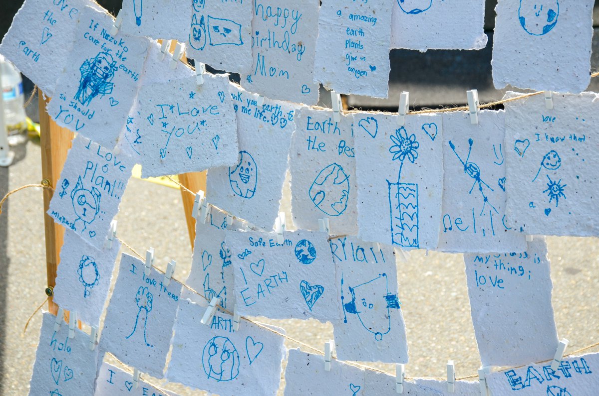 Last Friday at the San Ysidro STEM Fair, we sustainably wrote letters to the Earth using hand-made paper embedded with native seeds. With the guidance of artist Yvette Roman, we learned how to use our creative skills to connect with and show our love for our planet. 🌎 #EarthDay