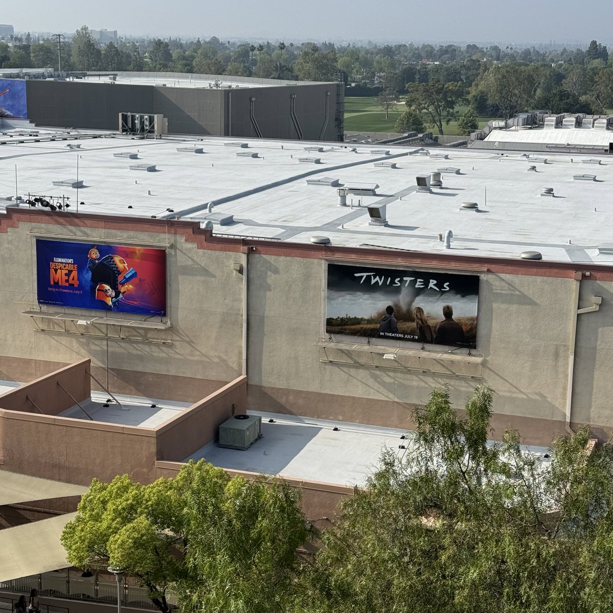 Really cool to see Twister (kind of) back in the park! 

🌪️ Here is some advertising for the upcoming Twisters movie — on the Mummy show building — on the Lower Lot of Universal Studios Hollywood! @UniStudios