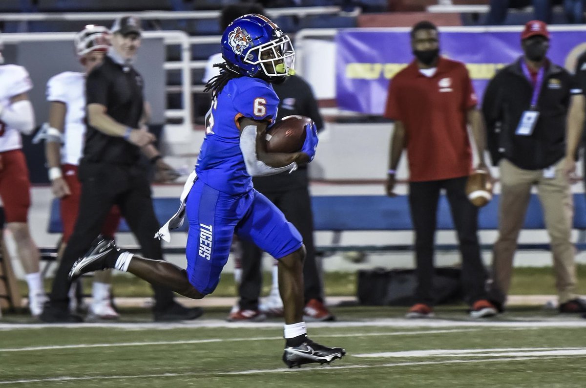 TylerCarmona's tweet photo. Excited To Be Playing At Savannah State Next Year 🏈 https://t.co/12TDiC4IyA