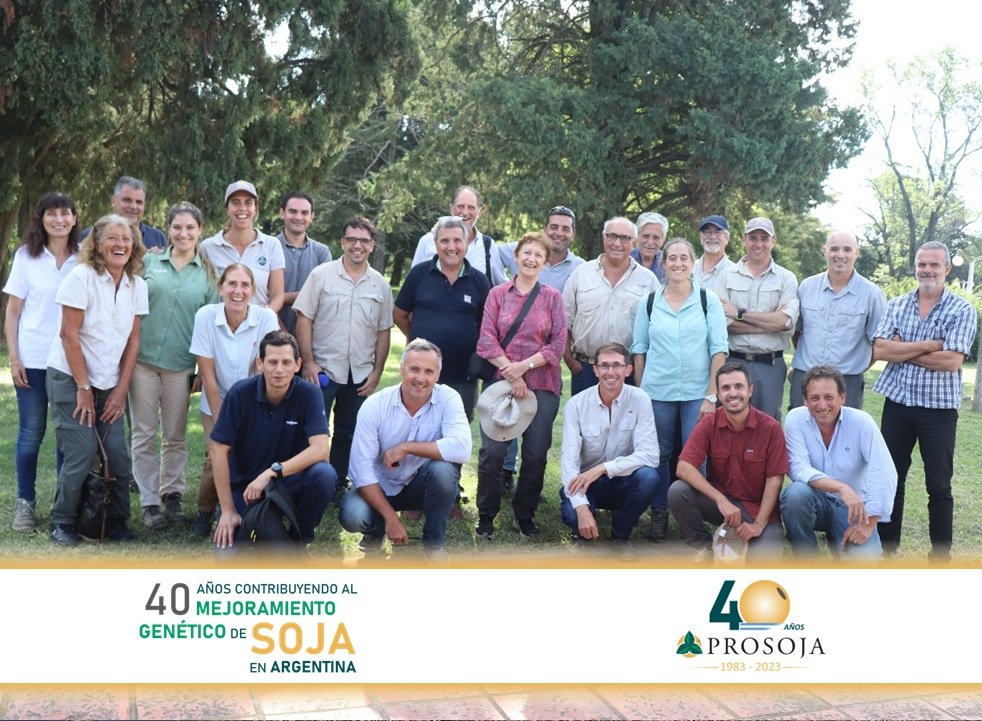 PROSOJA 🌱🇦🇷 (@prosoja_arg) on Twitter photo Histórica jornada de <a href="/PROSOJA_ARG/">PROSOJA 🌱🇦🇷</a>
🧬🌱🇦🇷
Fitomejoradores, investigadores, obtentores y productores juntos celebrando los 4️⃣0️⃣ años
Se llevó adelante el primer Salón de la Fama de los cultivares de Soja en Argentina🏅🌱
Toda la información en 👇🏼
drive.google.com/drive/folders/… Histórica jornada de <a href="/PROSOJA_ARG/">PROSOJA 🌱🇦🇷</a>
🧬🌱🇦🇷
Fitomejoradores, investigadores, obtentores y productores juntos celebrando los 4️⃣0️⃣ años
Se llevó adelante el primer Salón de la Fama de los cultivares de Soja en Argentina🏅🌱
Toda la información en 👇🏼
drive.google.com/drive/folders/…