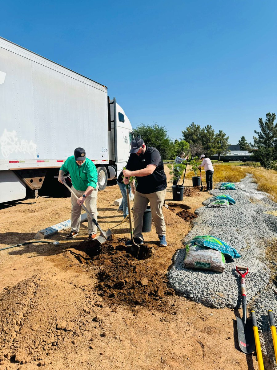 Huma_US's tweet image. Team Huma celebrated #EarthDay2024 by planting trees to contribute to a greener, healthier planet! Let's continue working together to protect and preserve Mother Earth for future generations.🌱

#Huma #SoilHealth #RegenAg #EarthDay #Sustainability