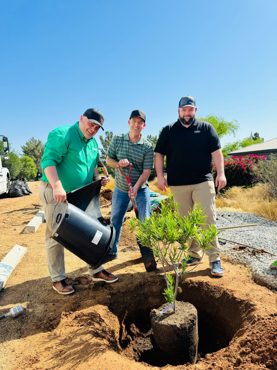 Huma_US's tweet image. Team Huma celebrated #EarthDay2024 by planting trees to contribute to a greener, healthier planet! Let's continue working together to protect and preserve Mother Earth for future generations.🌱

#Huma #SoilHealth #RegenAg #EarthDay #Sustainability