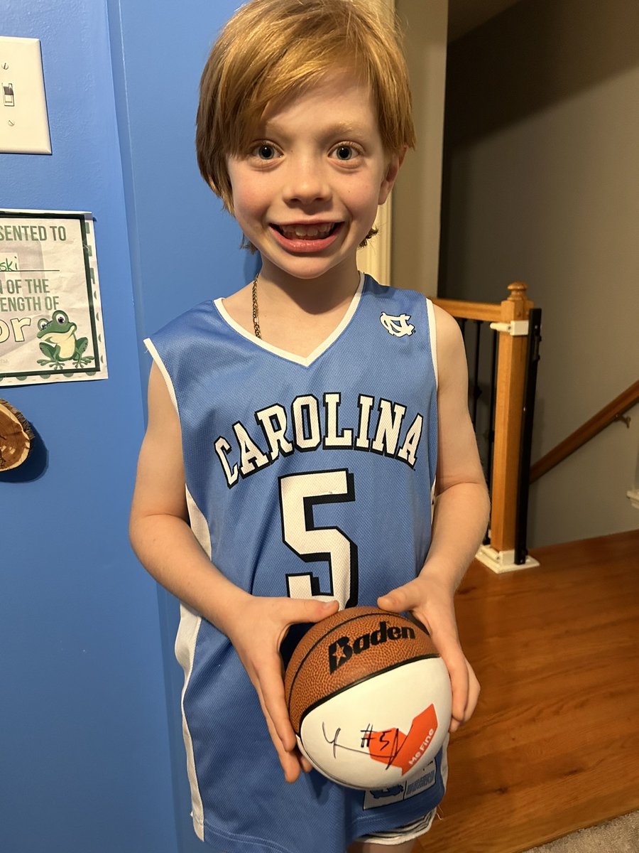 Thanks to @iget_buckets35 for supporting the amazing work of @MeFineNC This Mando superfan is thrilled with his autographed basketball!