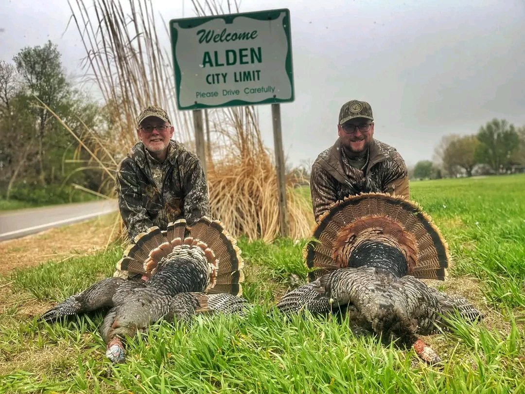 Dalton came back to hunt for his second year in a row and brought his dad Delbert … they were tagged out 6 hours after getting to camp…the day before they were suppose to start hunting ! Congratulations guys!!
#mistymorningoutfitters #mmo #ionlyrunwithkillers #itswhatwedo