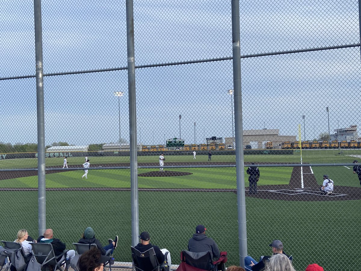 Staley Falcons are taking the lead against Lees Summit West with a score of 2-1!!! @TheNestSHS @StaleyBaseball @NKCSchools @Staley_StuCo