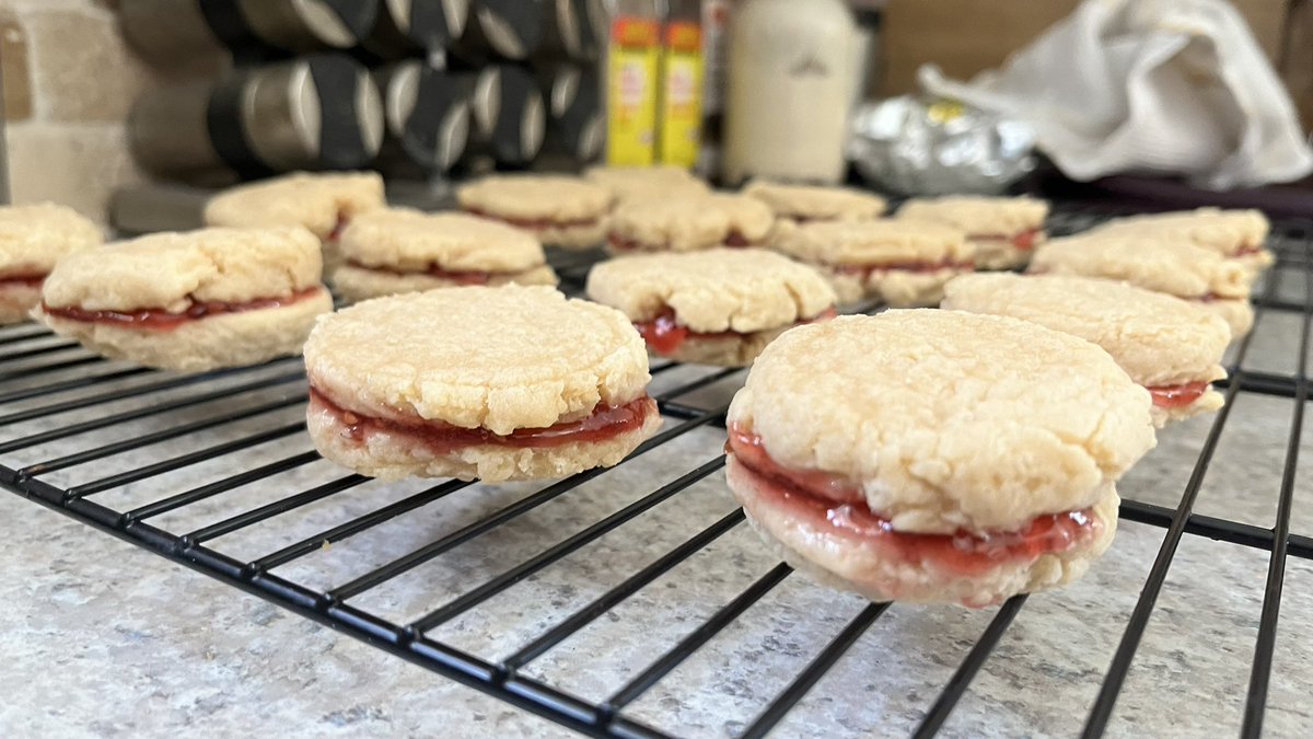 Raspberry jam sandwich cookies