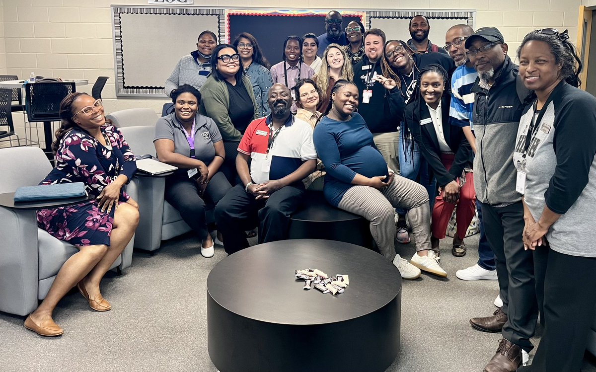 SineeVaughn's tweet photo. Because every day matters. Our crew. OneUs. For kids❤️🖤🤍  #180DaysofPRIDE https://t.co/78ZIwR6JEI