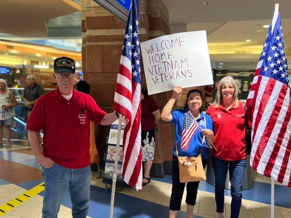 YouthforTroops's tweet photo. ❤️🇺🇸❤️ THIS THURSDAY!!! ❤️🇺🇸❤️

Volunteer w/Youth for Troops this Thursday &amp; help honor heroes! Family-friendly opportunity to support veterans!

Thursday, April 25th from 6:00 - 6:45 PM. We are honored to hold flags with AZPGR to welcome home WWII, Korean, and Vietnam Veterans! https://t.co/uTJBwiFzDf