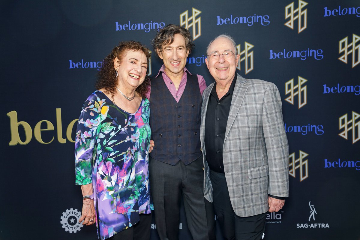 ericgouldbear's tweet image. 4 Bears at the Apple TV premiere of #BelongingTheSeries – Eric, Janna, Steven &amp;amp; Pema Bear with Marsha &amp;amp; Richard Gould (aka Mom &amp;amp; Dad)

📸 Matt Stasi (stasiphotography.com)