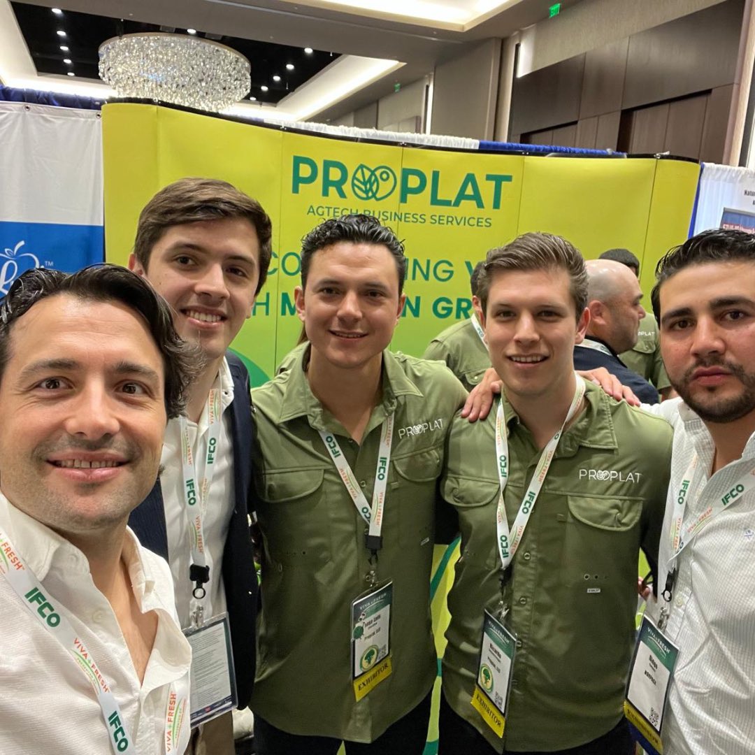 efexpay's tweet photo. ¡Estuvimos presentes en la @VivaFreshExpo !
Haciendo networking con los compradores minoristas y de servicios de alimentos para que se conecten con EFEX, una solución transaccional de envíos internacionales que los beneficia no solo en tiempo sino en ahorro en tasas de comisión. https://t.co/q6IUli9XZR