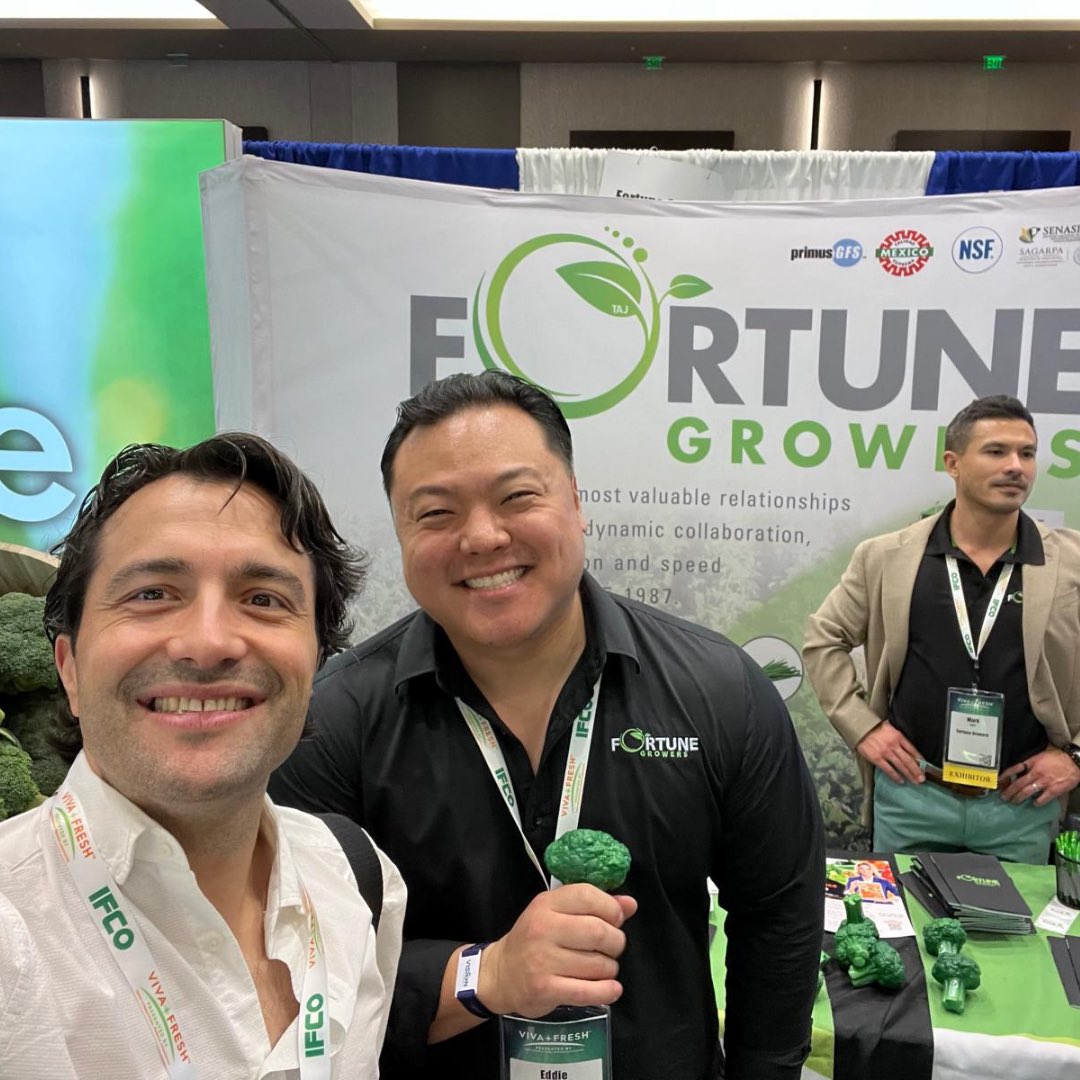 efexpay's tweet photo. ¡Estuvimos presentes en la @VivaFreshExpo !
Haciendo networking con los compradores minoristas y de servicios de alimentos para que se conecten con EFEX, una solución transaccional de envíos internacionales que los beneficia no solo en tiempo sino en ahorro en tasas de comisión. https://t.co/q6IUli9XZR