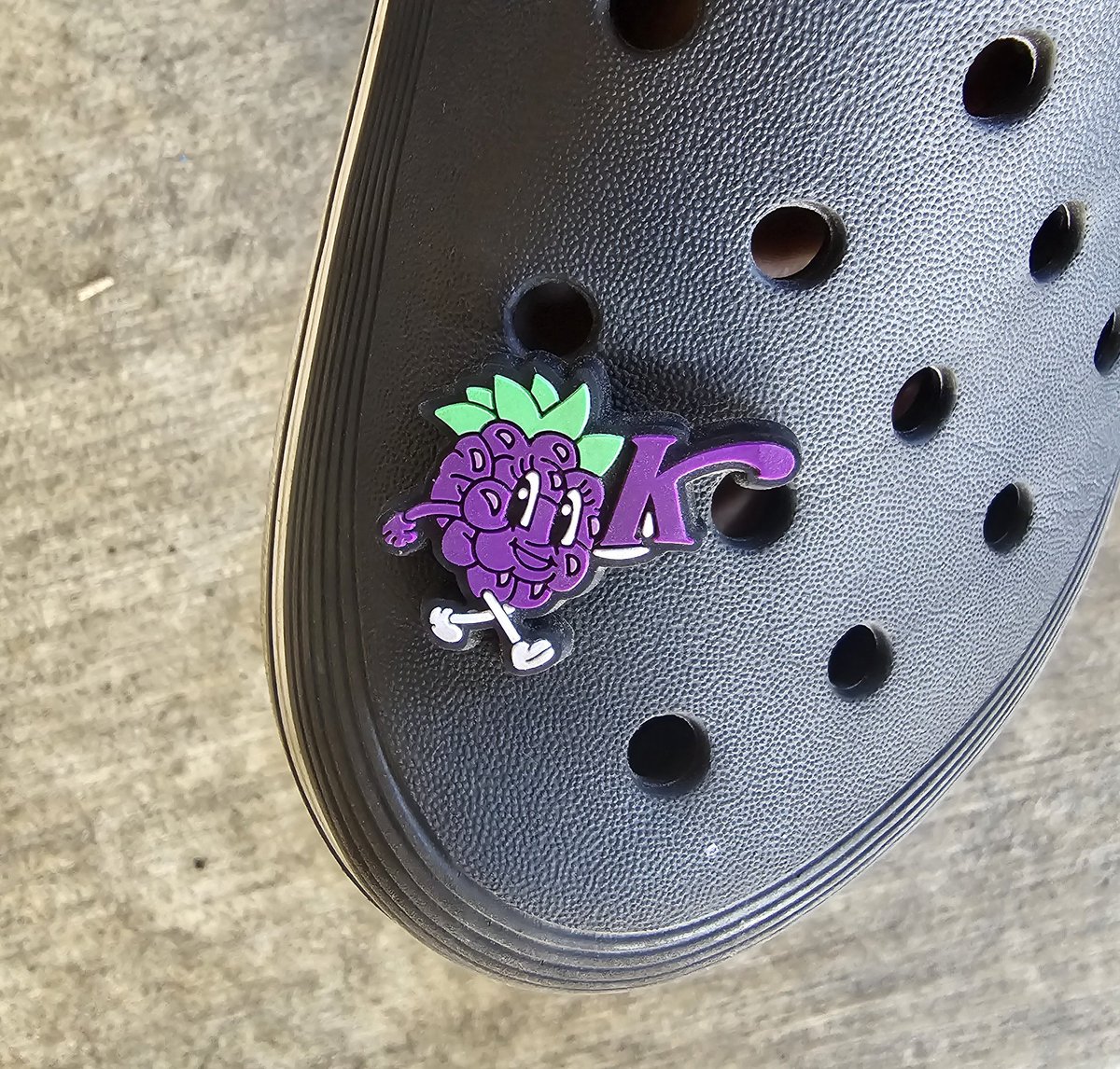 ChevyBurnz's tweet photo. Thank you @FUNnelCakeBlog for the @knotts shoe charm! https://t.co/LumdSHWfAi