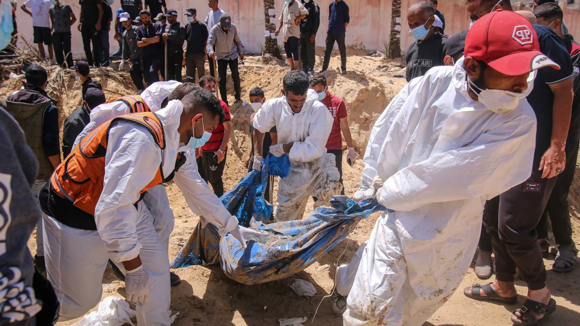 🇵🇸🇮🇱Gaza Civil Defense Workers said they discovered a mass grave of more than 300 people in the city of Khan Younis. Other Palestinians who were killed in the area were temporarily buried there by family members, who planned to retrieve the bodies for proper burials once the