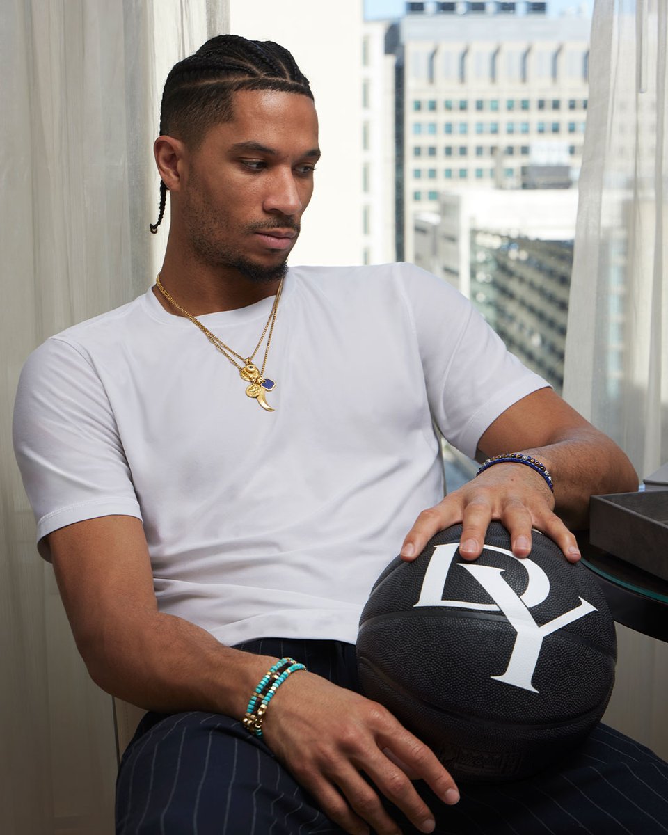DavidYurman's tweet image. .@joshhart stays grounded in a mix of colorful Spiritual Beads and hand-finished amulets.
#DavidYurman #DYSpiritualBeads #DYAmulets
Discover more at bit.ly/3JxzSsB