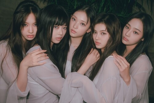 kvibe_yonhap's tweet photo. ‘Rough patches’ intensify between Hybe, ADOR chief… Why?

#민희진 #뉴진스_아일릿 #하이브_민희진 #하이브_어도어 #MinHeeJin #BangSiHyuk #Hybe_ADOR #ADOR_audit #copycat_issue 

https://t.co/SNZYwDcuYa https://t.co/tNS8RVVALs