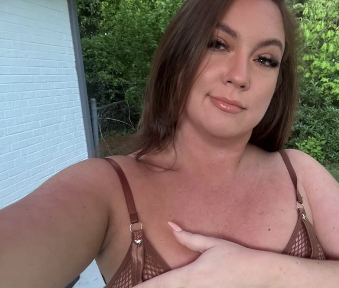 Shooting for my OF. Going to be doing customs &amp; sexting with my faves 😋❤️ https://t.co/79sg7VB5m6 https://t