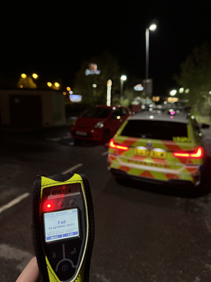 #RPU with another vehicle maintaining its position in Lane 2 on an Empty M4 Motorway. A Stop check revealed the driver to be almost double the legal limit for Alcohol. Driver now booked into his room at the nearest police station #Fatal5 #DrinkDrive #RoadSafety #Arrested