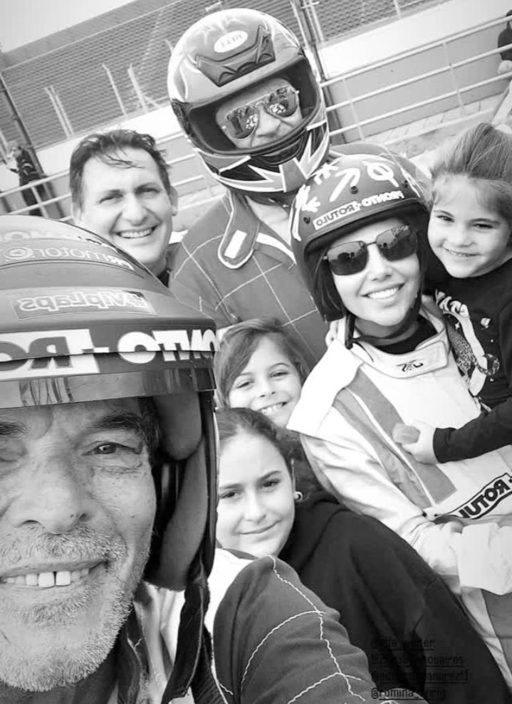 AnBella04662276's tweet photo. La sornrisa de #FELI es todo en esa foto😍
Hermosas💟
#prontorotulo
#24HsBs https://t.co/2N4gnGXQrh