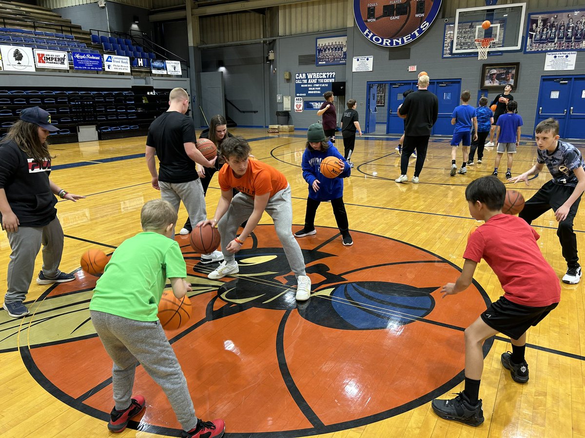 UPIKEBasketball's tweet photo. Our players and staff enjoyed spending the afternoon in Phelps in support of Unite Pike. Great group of kids! https://t.co/ZPnFmMpst6