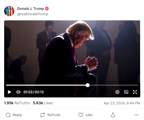 The video Donald Trump posted just now includes a picture of him praying that features misinformed hands, distorted faces and other inconsistencies typical of AI-generated imagery. There is no AI disclaimer on the image, which he has posted before. bbc.com/news/world-us-…