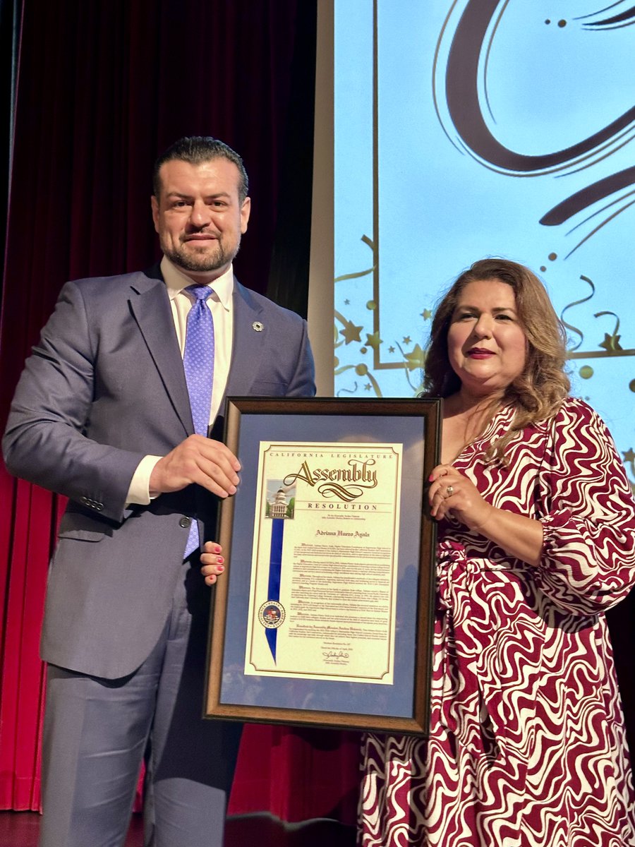 🎉Congratulations to Mrs. Huezo-Ayala on receiving the Arthur S. Marmaduke High School Counselor Award from @castudentaid! 📚Mrs. Huezo-Ayala’s constant encouragement to dream big has empowered our students to reach for success beyond their expectations. #AD68 #SeElCambio