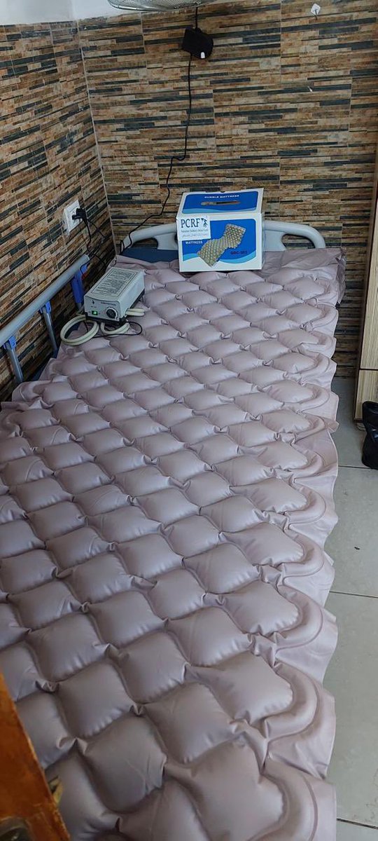 PCRF’s team in the West Bank has delivered 30 medical mattresses to a nursing home in Jenin, providing essential comfort to the elderly residents. This initiative is crucial for enhancing the quality of life for those who are especially vulnerable in these challenging times.