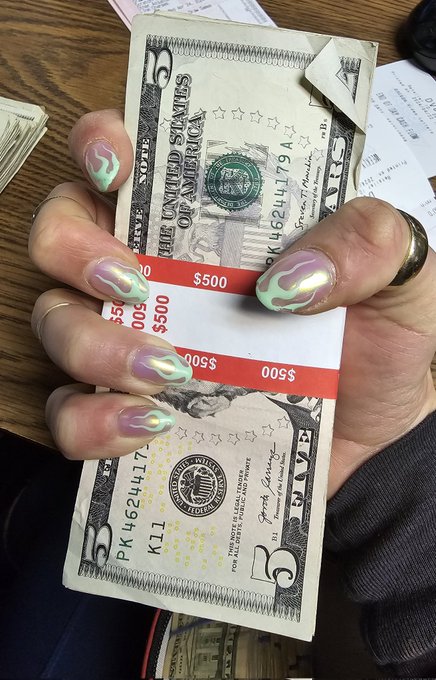 Tip in $5's. Be a man. https://t.co/aFUzmzhgSo<a href="/tag/wigglegram"class="tags"><span>#wigglegram</span></a><a href="/tag/nishika"class="tags"><span>#nishika</span></a>