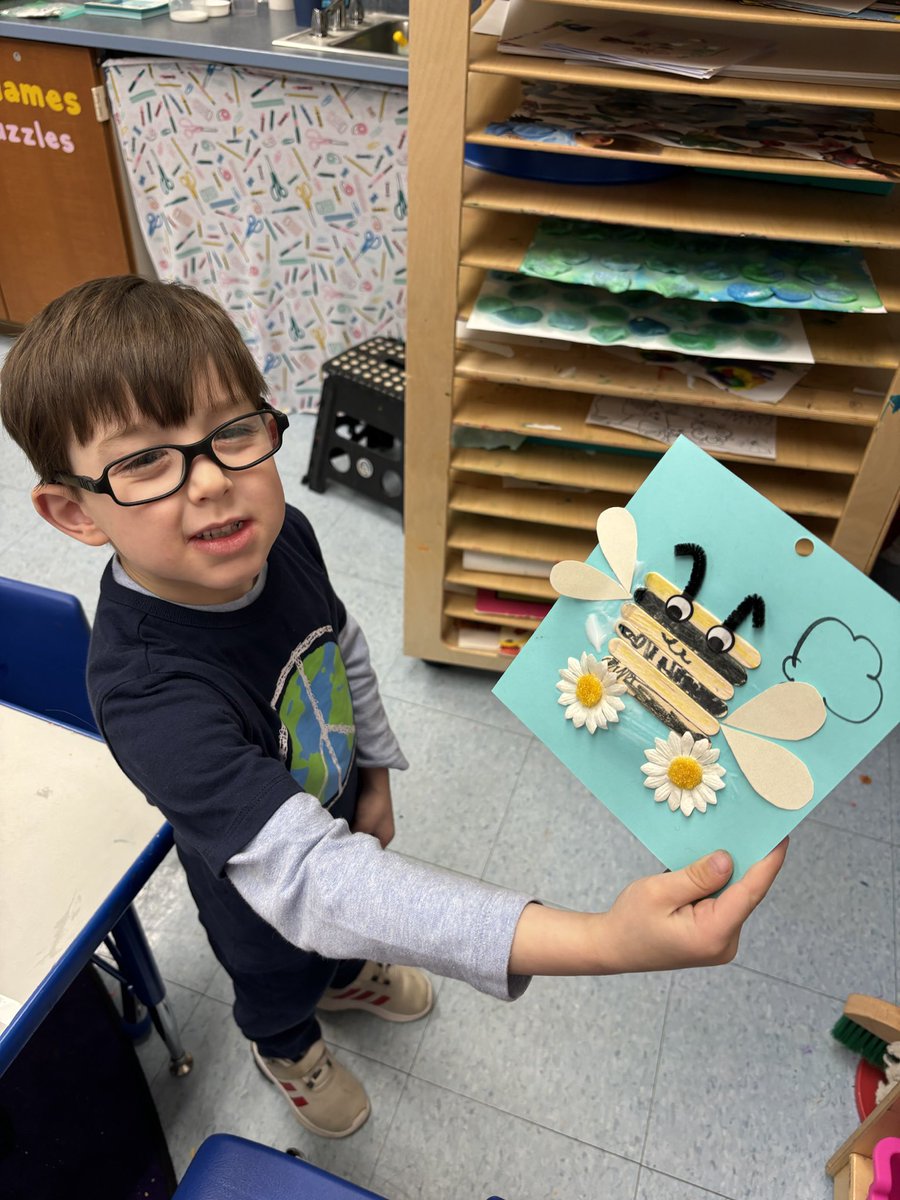 slevin_prek's tweet photo. What a wonderful WOW Experience from a PreK mom! Ask me why bees are important for the earth. 🐝 Bee sure to check out our adorable craft! #fhleads #insectstudy https://t.co/jijn8gYPhy