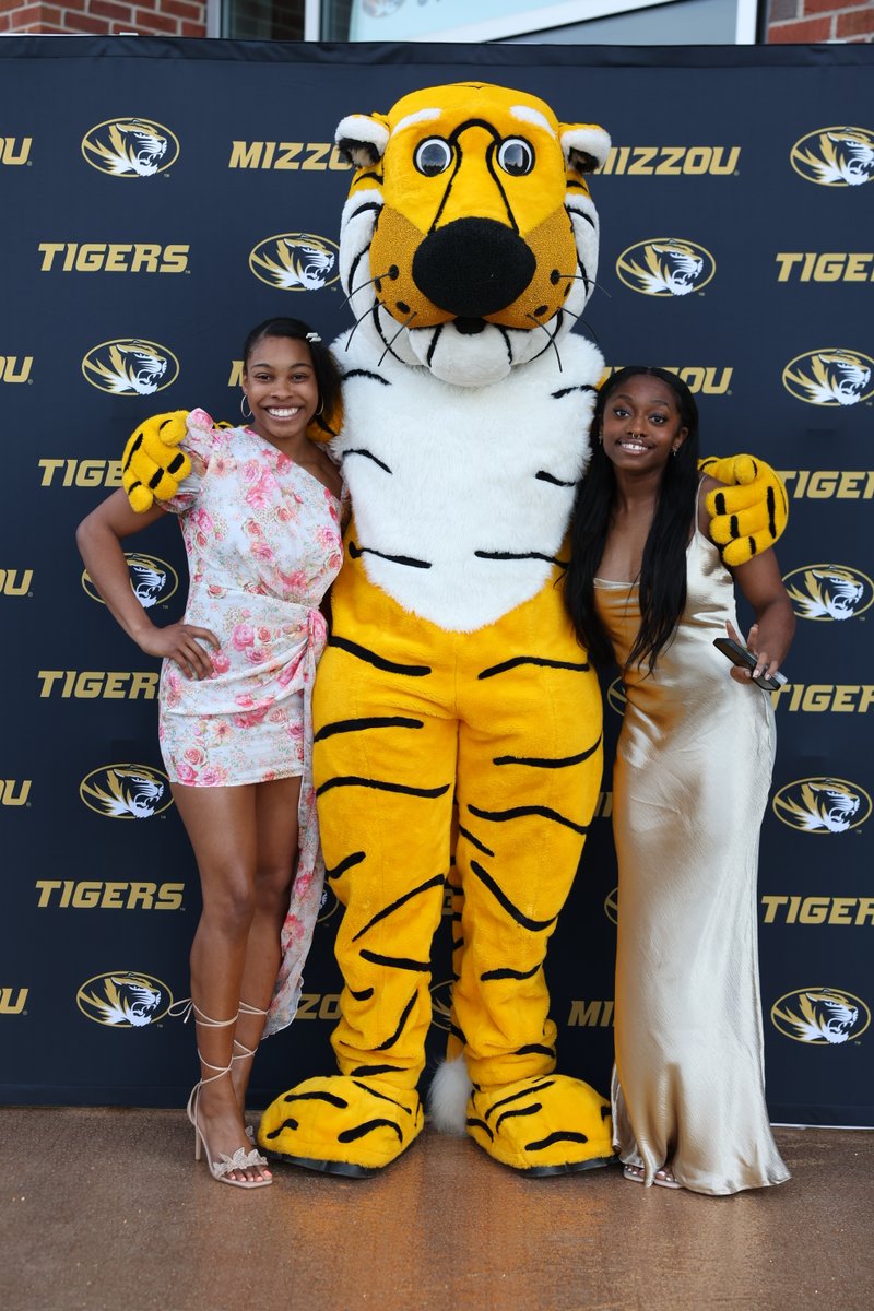 MizzouAthletics's tweet photo. Dressed to impress and ready for ROARs!

#MIZ🐯 #ROARS24 https://t.co/cVRkJ8k0HF
