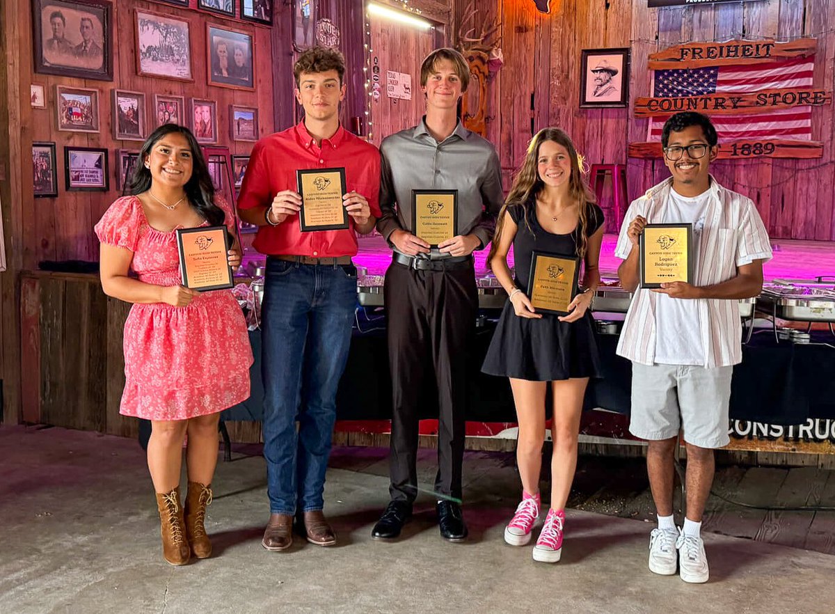 Last night Canyon tennis had their End of Season Banquet. Congrats to our Seniors @davissondustin @athleticscanyon @canyonhs_abc @texashstennis @BMar1842