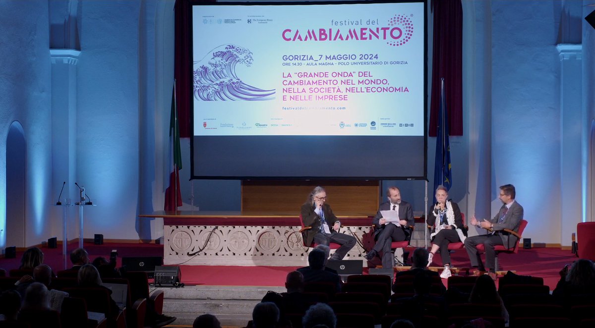 #FestivaldelCambiamento #IntelligenzaArtificiale o #geopolitica artificiale? Il potere degli algoritmi per la definizione degli equilibri globali nella tecno-era. Conduce e modera @ferrazza (Direttore, @wireditalia) Conversazione con: - Guido Sanguinetti, Direttore Machine