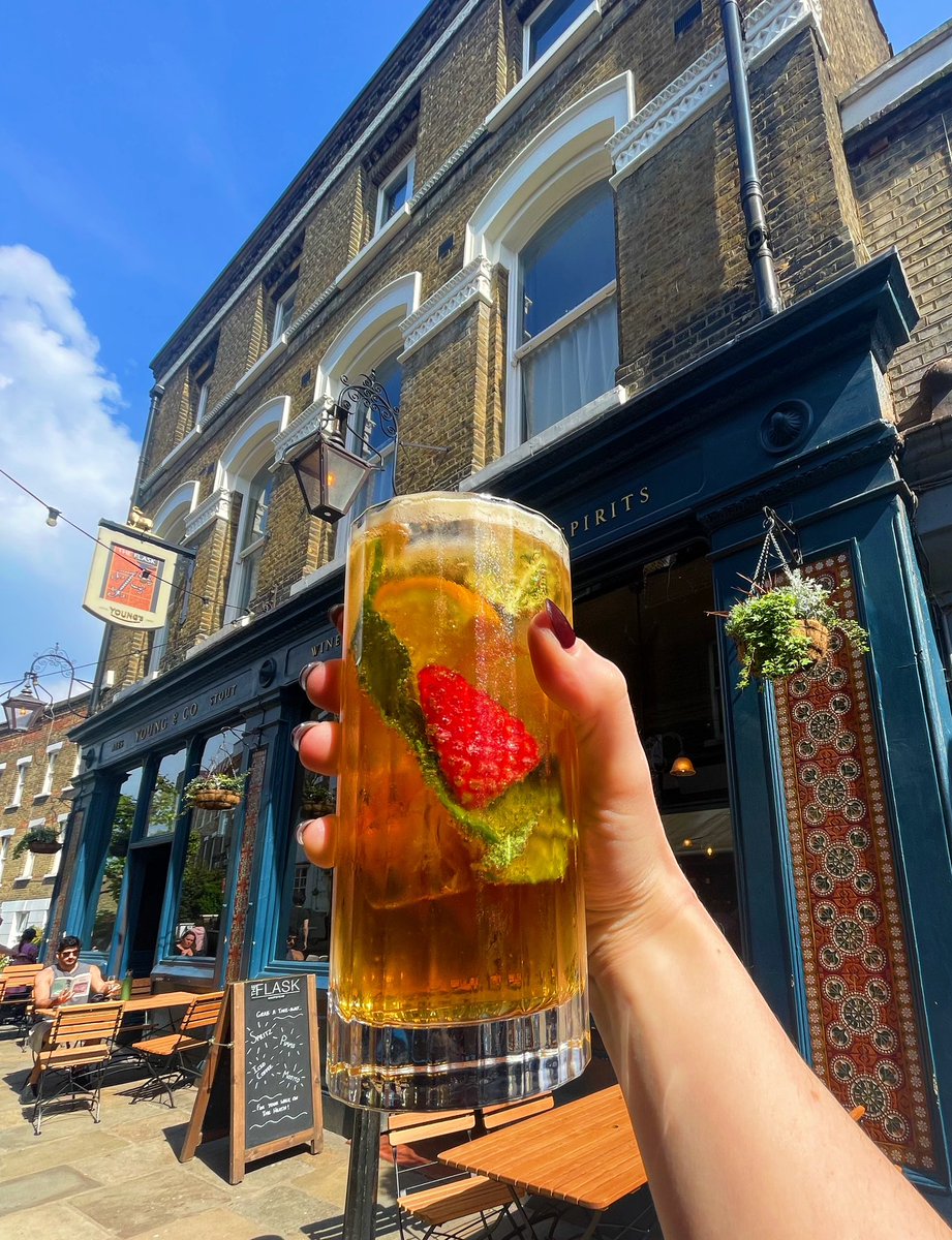 It’s that time of the year again… Pimm’s season!!! Get one to takeaway for a walk on the Heath or come join us out on sunny Flask Walk 😍

#pubsoflondon #youngspubs #hampsteadheath #pimms #pimmsoclock #cocktail #pub #london #sunshine #historicpub