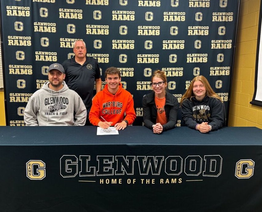 Congratulations to Andrew Smith on his signing to attend Wartburg College to run for <a href="/RUNWARTBURG/">Wartburg XC/TF</a> <a href="/JoelStevens4/">Joel Stevens</a> <a href="/d2mart/">Derek Martin</a>