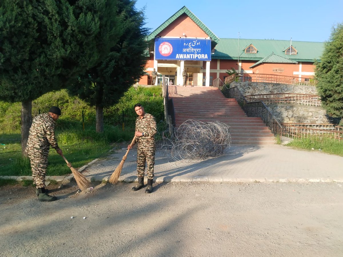 Swachhata Drive carried out by 185 BN CRPF at Awantipora Railway Station under the aegis “Meri LiFE Amplication Plan-2024”