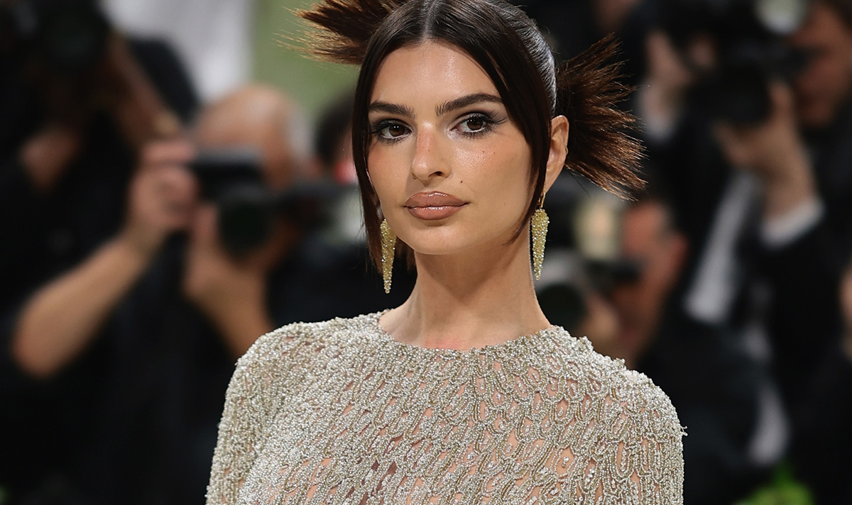 Emily Ratajkowski leaves little to the imagination at the Met Gala the-express.com/entertainment/…