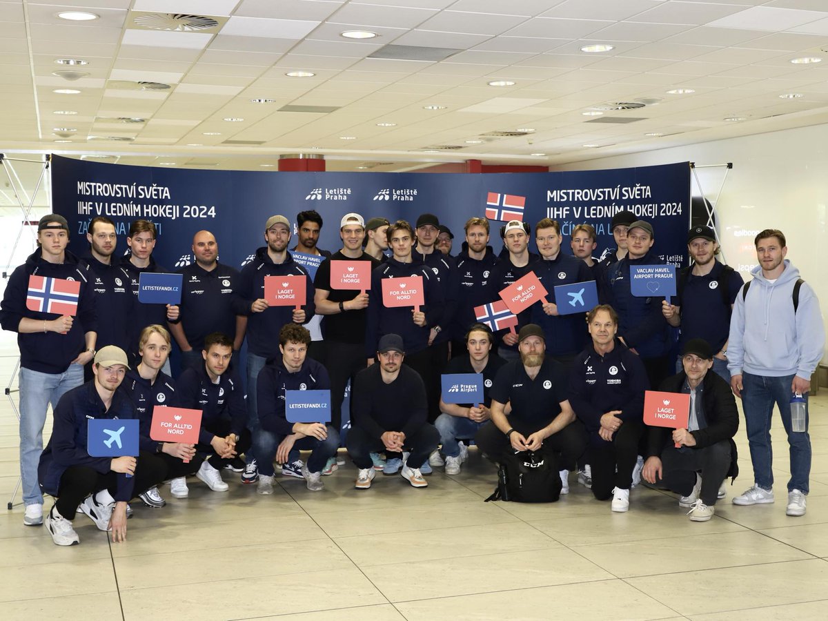 Vikingové jsou tady 🇳🇴! Reprezentace @norskishockey přistála na @PragueAirport před blížícím se Mistrovstvím světa @IIHFHockey v ledním hokeji 2024 ✈️🏒.