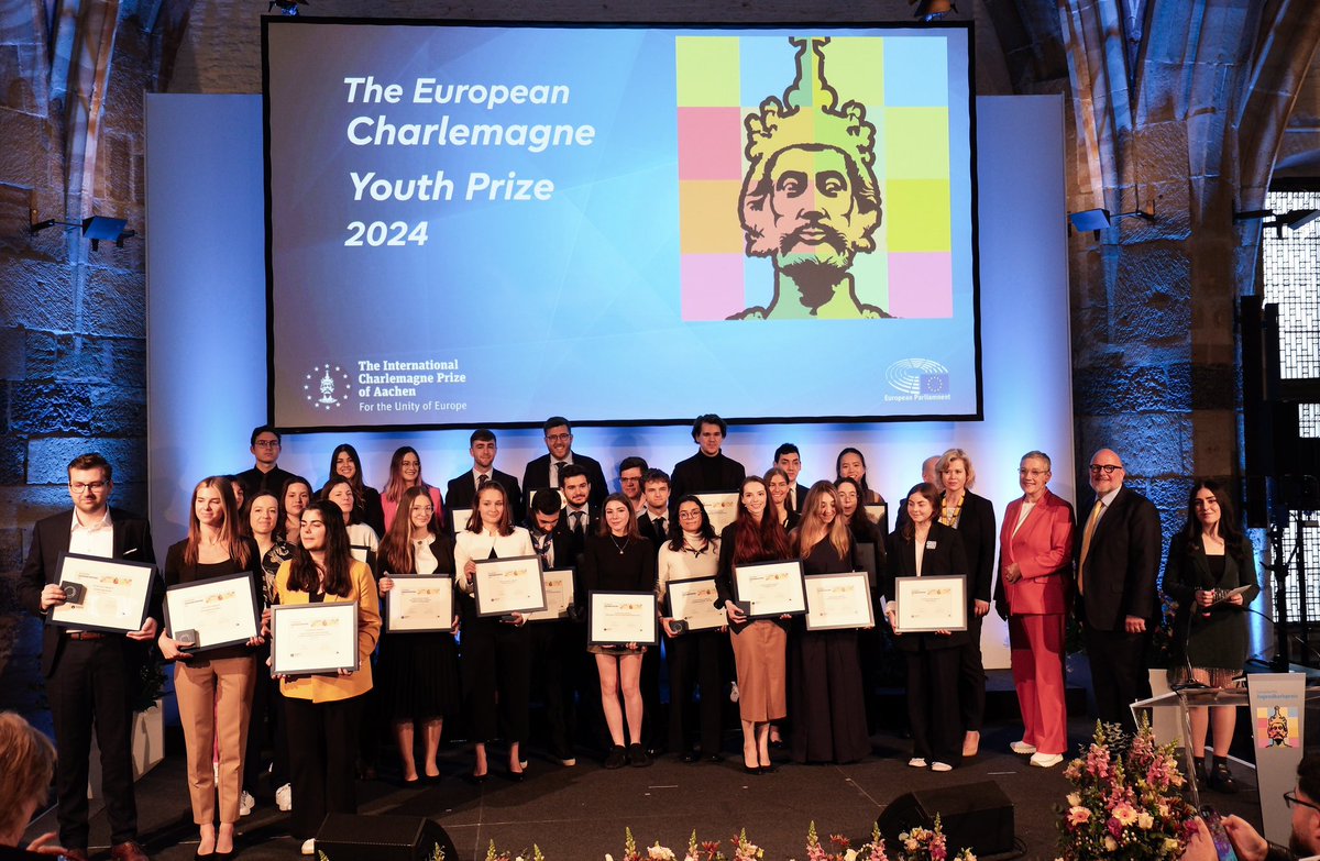 Honored to represent the @Europarl_EN as Vice-President today at the award ceremony of the European Charlemagne Youth Prize in Aachen. 🇪🇺

Congratulations to all the winners! It is inspiring to see the commitment and passion of all these young people fighting for a better future!