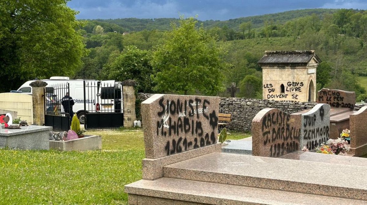 La nausée, une nouvelle fois. Les auteurs de ces actes antisémites et islamistes abjects ayant dégradé un cimetière en Dordogne devront être rapidement retrouvés et sévèrement condamnés.