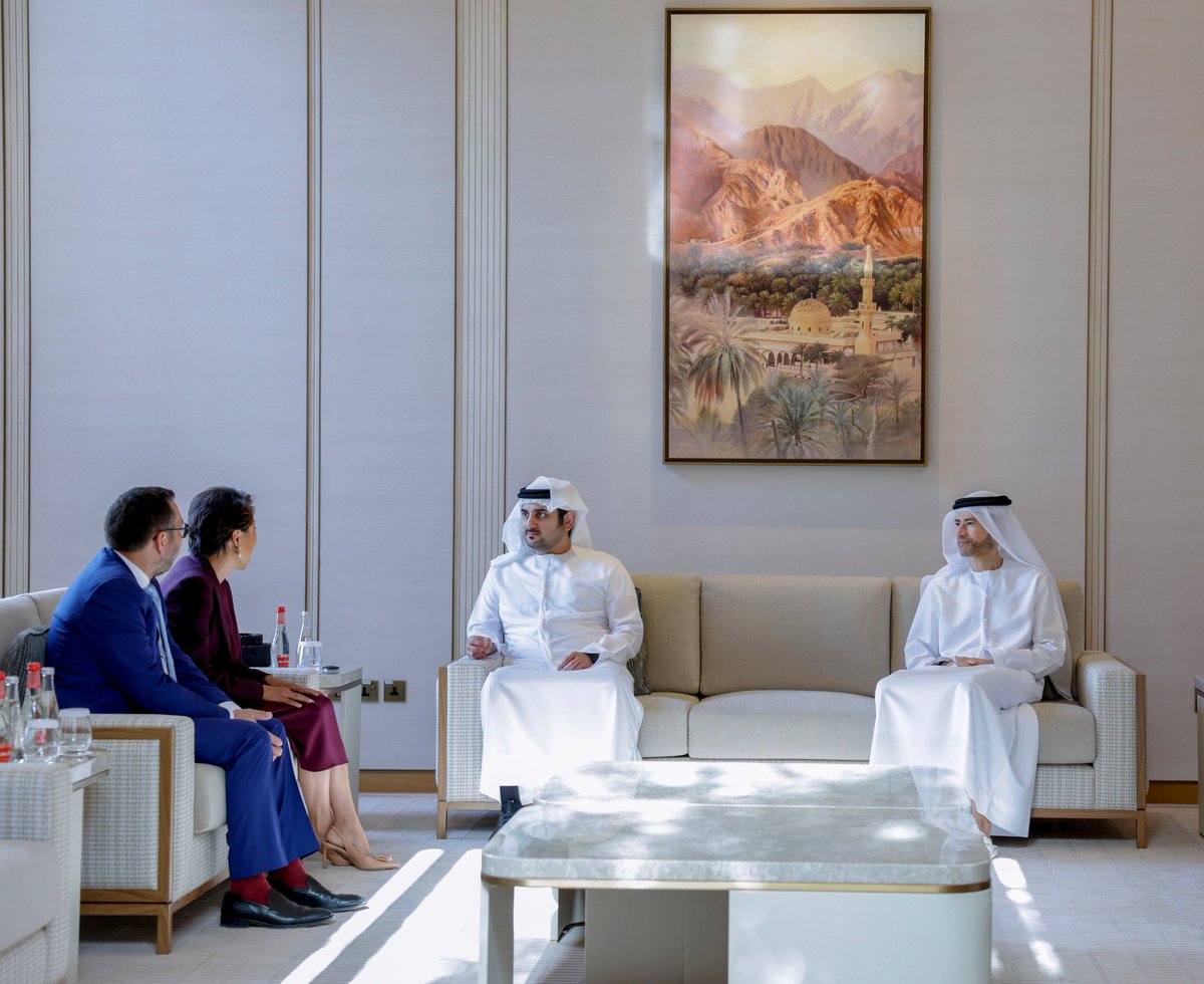 .@MaktoumMohammed: On the sidelines of Dubai FinTech Summit’s second day, I met with Yie-Hsin Hung, President and CEO of State Street Global Advisors, one of the world’s largest asset managers. We discussed the economic opportunities in the UAE and Dubai and ways to enhance…