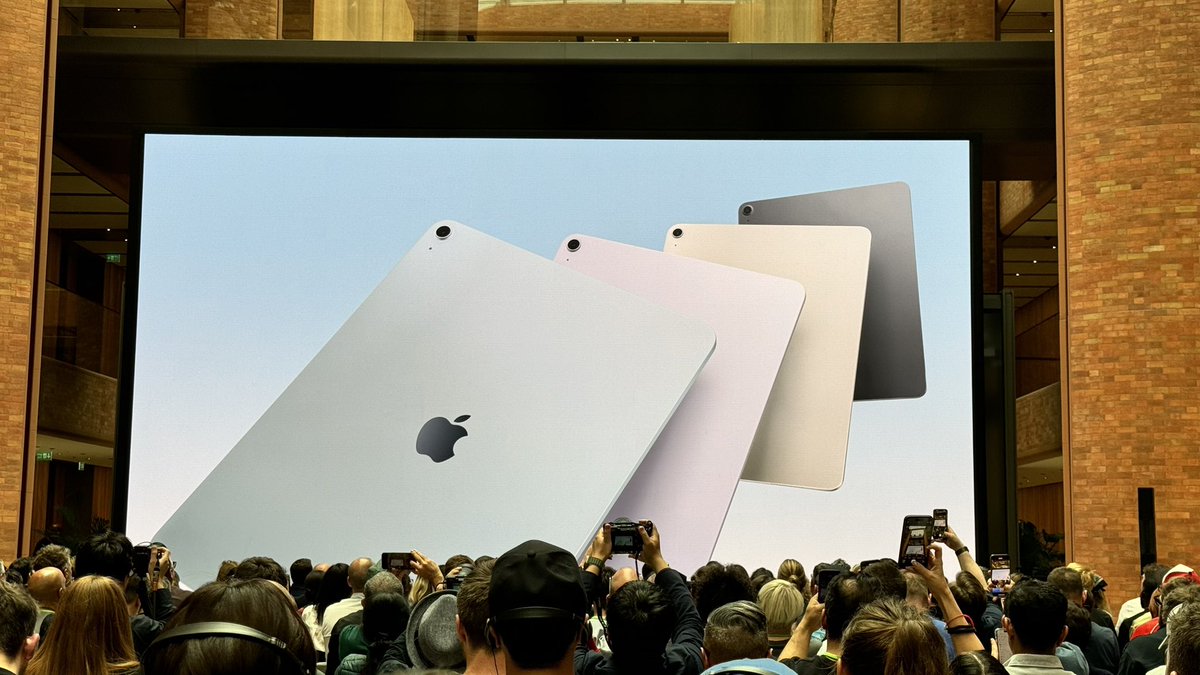 iPad Air ใหม่ มีให้เลือก 4 สี

สีฟ้าใหม่ 
สีม่วงใหม่
สี Starlight
สี Space Grey

เร็วขึ้น ด้วยชิพ M2 

#AppleEvent